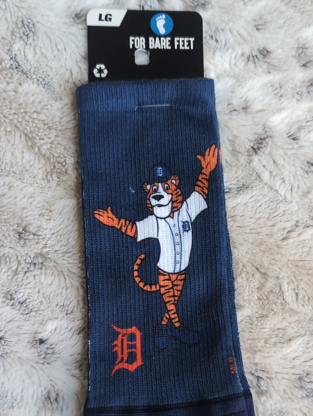 For Bare Feet Detroit Tigers Mascot Snoop V-Curve Crew Socks